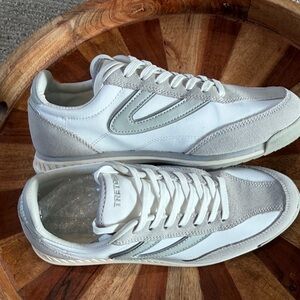 TRETORN KRISTINE IN NEAR NEW CONDITION.Great everyday Sneaker. Size 8